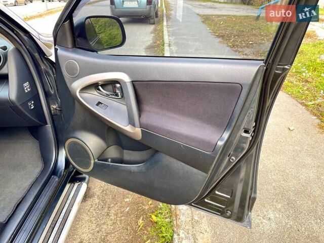 Серый Тойота РАВ 4, объемом двигателя 2 л и пробегом 174 тыс. км за 9600 $, фото 27 на Automoto.ua