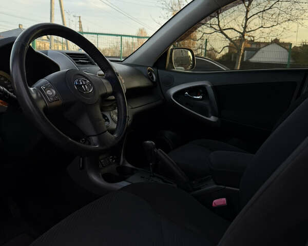 Сірий Тойота РАВ 4, об'ємом двигуна 2 л та пробігом 238 тис. км за 9999 $, фото 21 на Automoto.ua