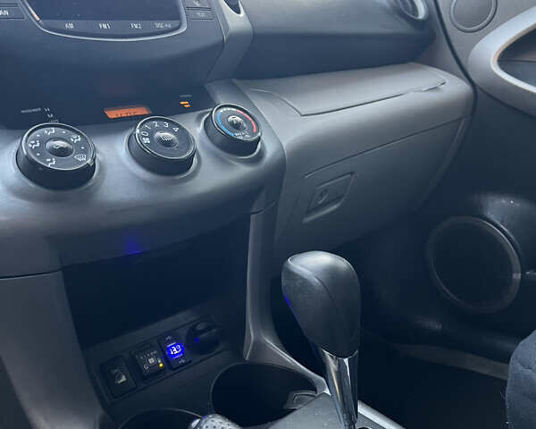 Серый Тойота РАВ 4, объемом двигателя 2.36 л и пробегом 213 тыс. км за 6400 $, фото 15 на Automoto.ua