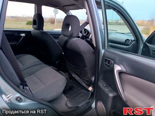 Серый Тойота РАВ 4, объемом двигателя 2 л и пробегом 250 тыс. км за 4250 $, фото 10 на Automoto.ua