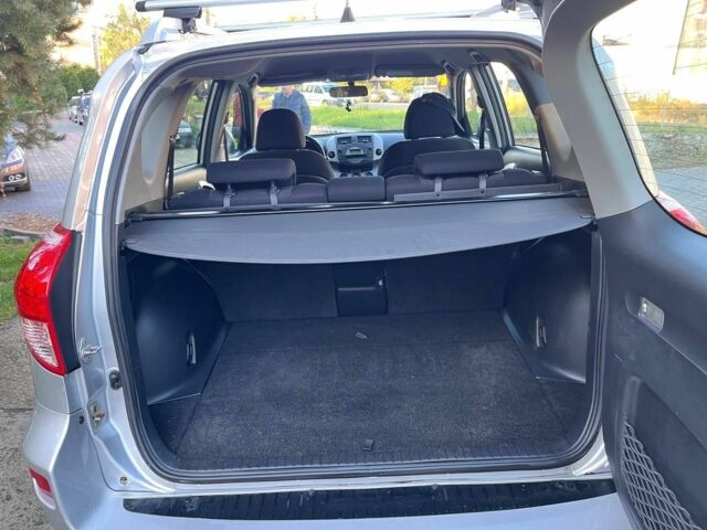 Сірий Тойота РАВ 4, об'ємом двигуна 2 л та пробігом 145 тис. км за 10500 $, фото 14 на Automoto.ua