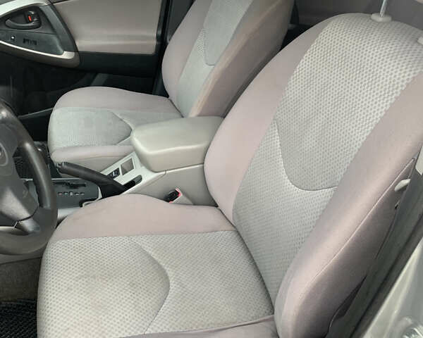 Серый Тойота РАВ 4, объемом двигателя 2.4 л и пробегом 290 тыс. км за 7495 $, фото 11 на Automoto.ua