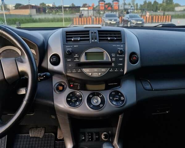 Сірий Тойота РАВ 4, об'ємом двигуна 2 л та пробігом 190 тис. км за 8999 $, фото 14 на Automoto.ua