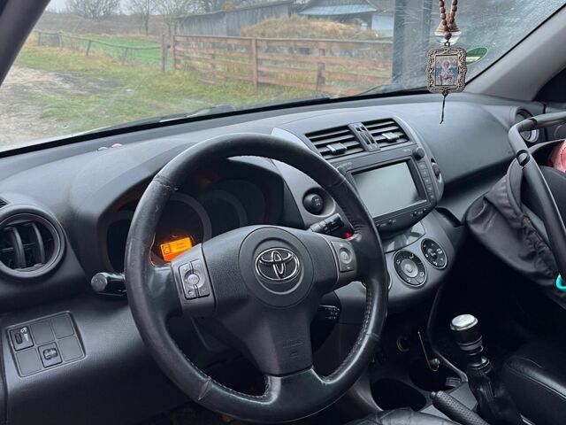 Серый Тойота РАВ 4, объемом двигателя 2.2 л и пробегом 240 тыс. км за 8000 $, фото 3 на Automoto.ua