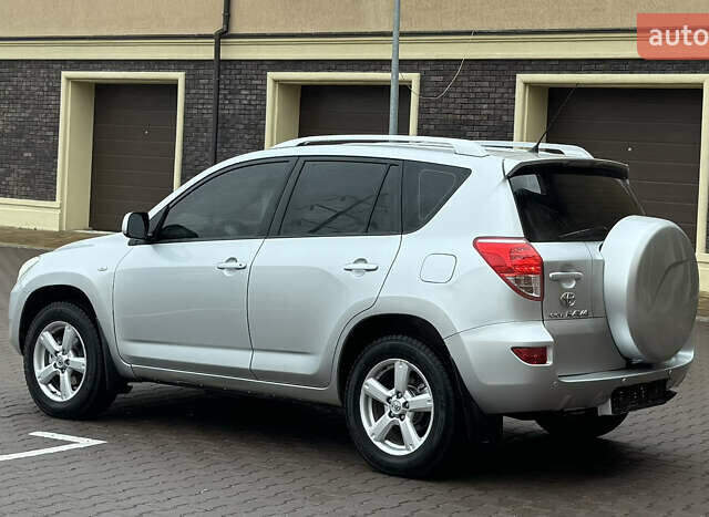Серый Тойота РАВ 4, объемом двигателя 2 л и пробегом 185 тыс. км за 9600 $, фото 5 на Automoto.ua