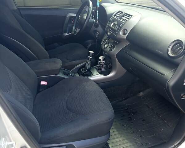 Серый Тойота РАВ 4, объемом двигателя 2.2 л и пробегом 257 тыс. км за 9000 $, фото 8 на Automoto.ua