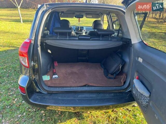 Серый Тойота РАВ 4, объемом двигателя 2.23 л и пробегом 310 тыс. км за 8800 $, фото 1 на Automoto.ua