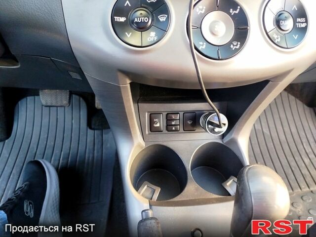 Серый Тойота РАВ 4, объемом двигателя 2 л и пробегом 196 тыс. км за 9100 $, фото 12 на Automoto.ua