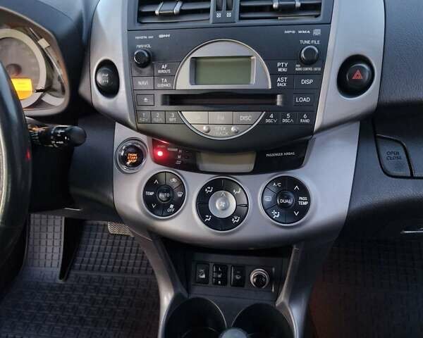 Сірий Тойота РАВ 4, об'ємом двигуна 2 л та пробігом 190 тис. км за 8999 $, фото 15 на Automoto.ua