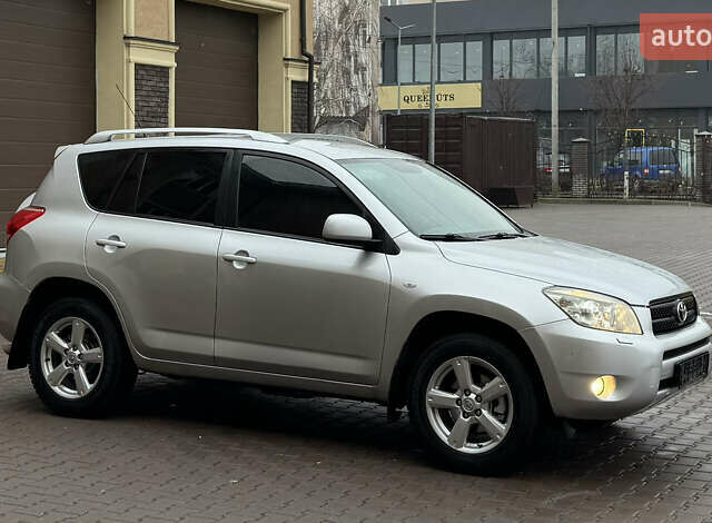 Серый Тойота РАВ 4, объемом двигателя 2 л и пробегом 185 тыс. км за 9600 $, фото 8 на Automoto.ua