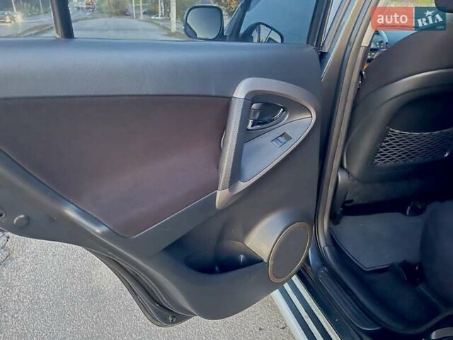 Серый Тойота РАВ 4, объемом двигателя 2 л и пробегом 174 тыс. км за 9600 $, фото 21 на Automoto.ua