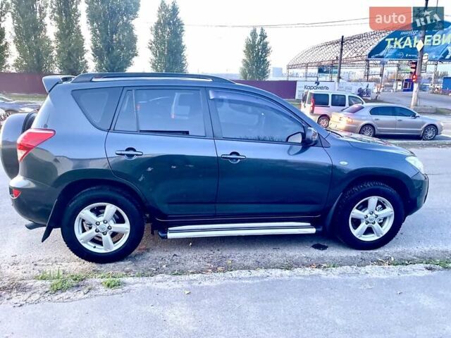 Серый Тойота РАВ 4, объемом двигателя 2 л и пробегом 174 тыс. км за 9600 $, фото 8 на Automoto.ua