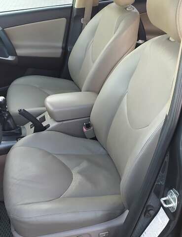 Серый Тойота РАВ 4, объемом двигателя 2.2 л и пробегом 255 тыс. км за 11500 $, фото 16 на Automoto.ua