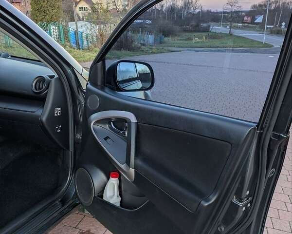Сірий Тойота РАВ 4, об'ємом двигуна 2 л та пробігом 234 тис. км за 7950 $, фото 10 на Automoto.ua