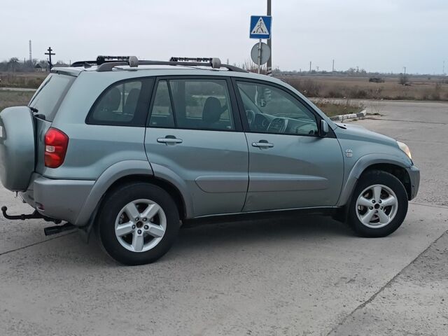 Серый Тойота РАВ 4, объемом двигателя 2 л и пробегом 260 тыс. км за 4250 $, фото 1 на Automoto.ua