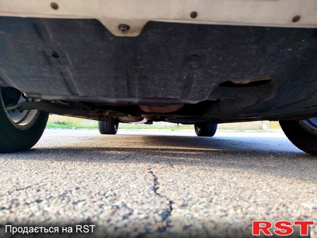 Серый Тойота РАВ 4, объемом двигателя 2 л и пробегом 196 тыс. км за 9100 $, фото 6 на Automoto.ua