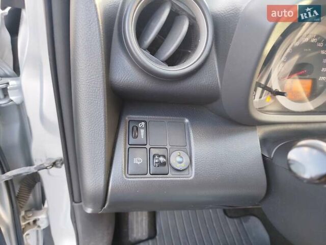 Сірий Тойота РАВ 4, об'ємом двигуна 2 л та пробігом 196 тис. км за 9100 $, фото 11 на Automoto.ua