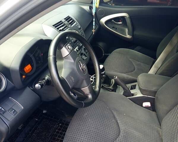 Серый Тойота РАВ 4, объемом двигателя 2.2 л и пробегом 257 тыс. км за 9000 $, фото 16 на Automoto.ua