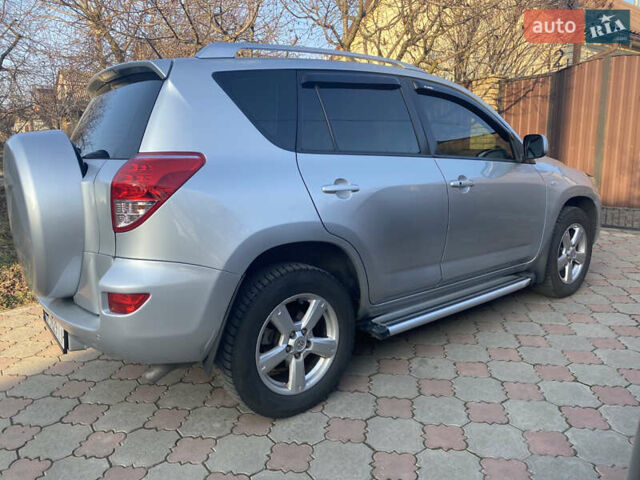 Серый Тойота РАВ 4, объемом двигателя 2 л и пробегом 301 тыс. км за 8800 $, фото 2 на Automoto.ua