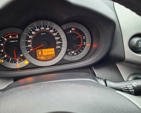 Сірий Тойота РАВ 4, об'ємом двигуна 2.23 л та пробігом 204 тис. км за 9400 $, фото 6 на Automoto.ua