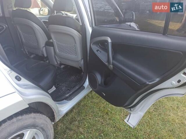 Серый Тойота РАВ 4, объемом двигателя 2.36 л и пробегом 177 тыс. км за 8500 $, фото 20 на Automoto.ua