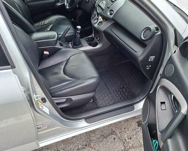 Сірий Тойота РАВ 4, об'ємом двигуна 2.23 л та пробігом 204 тис. км за 9400 $, фото 1 на Automoto.ua