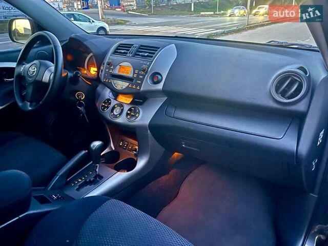 Серый Тойота РАВ 4, объемом двигателя 2 л и пробегом 174 тыс. км за 9600 $, фото 28 на Automoto.ua