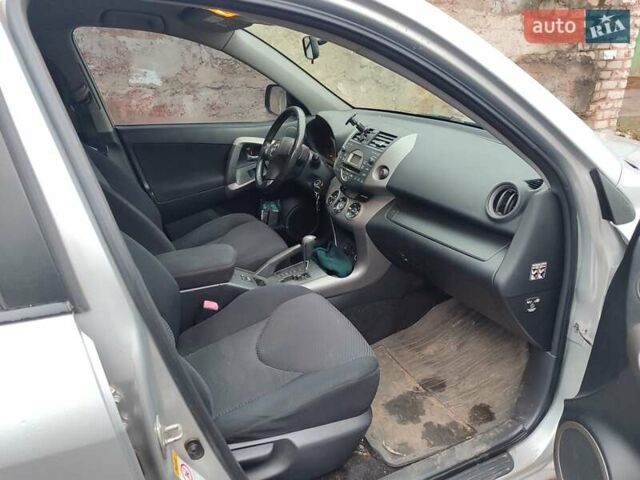 Серый Тойота РАВ 4, объемом двигателя 2 л и пробегом 160 тыс. км за 9300 $, фото 4 на Automoto.ua