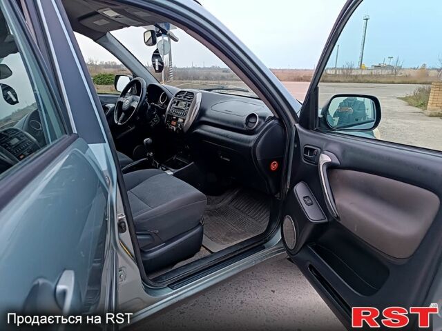 Серый Тойота РАВ 4, объемом двигателя 2 л и пробегом 250 тыс. км за 4250 $, фото 9 на Automoto.ua