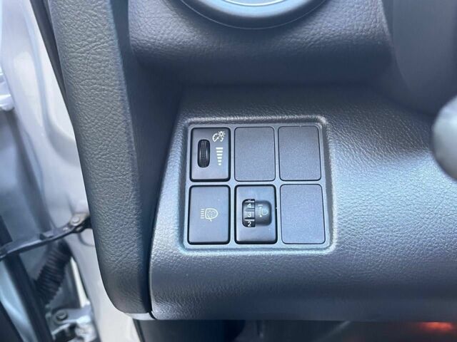 Сірий Тойота РАВ 4, об'ємом двигуна 2 л та пробігом 145 тис. км за 10500 $, фото 18 на Automoto.ua