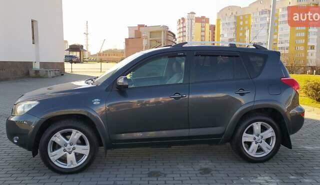 Серый Тойота РАВ 4, объемом двигателя 2.2 л и пробегом 255 тыс. км за 11500 $, фото 7 на Automoto.ua