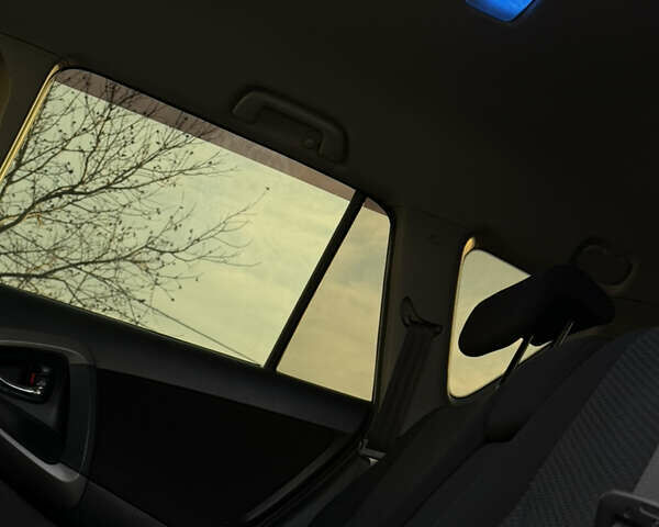Сірий Тойота РАВ 4, об'ємом двигуна 2 л та пробігом 238 тис. км за 9999 $, фото 32 на Automoto.ua