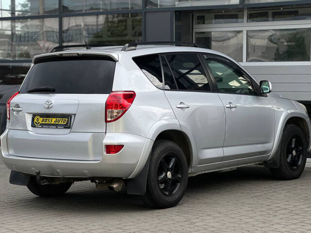 Тойота РАВ 4 2006 у Івано-Франківську на Automoto.ua Сірий Тойота РАВ 4, об'ємом двигуна 2.2 л та пробігом 190 тис. км за 9100 $, фото 5 на Automoto.ua