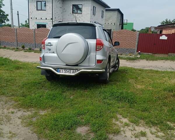 Серый Тойота РАВ 4, объемом двигателя 2 л и пробегом 162 тыс. км за 9900 $, фото 2 на Automoto.ua