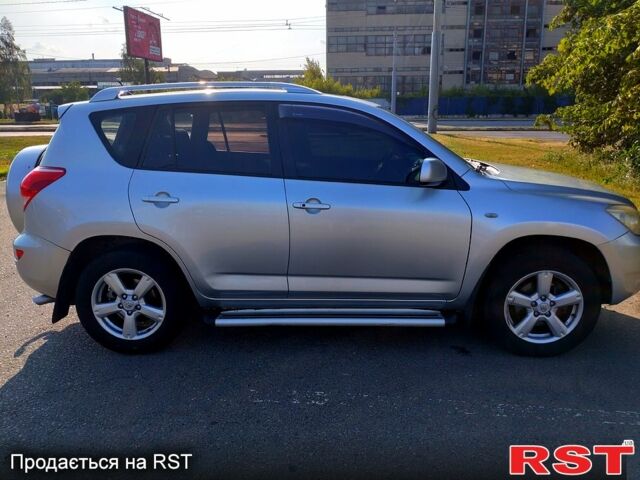 Серый Тойота РАВ 4, объемом двигателя 2 л и пробегом 330 тыс. км за 7900 $, фото 7 на Automoto.ua