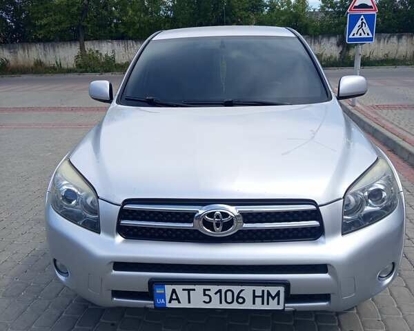 Серый Тойота РАВ 4, объемом двигателя 2.2 л и пробегом 257 тыс. км за 9000 $, фото 1 на Automoto.ua