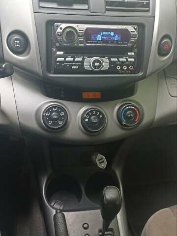 Серый Тойота РАВ 4, объемом двигателя 2.36 л и пробегом 213 тыс. км за 8500 $, фото 12 на Automoto.ua