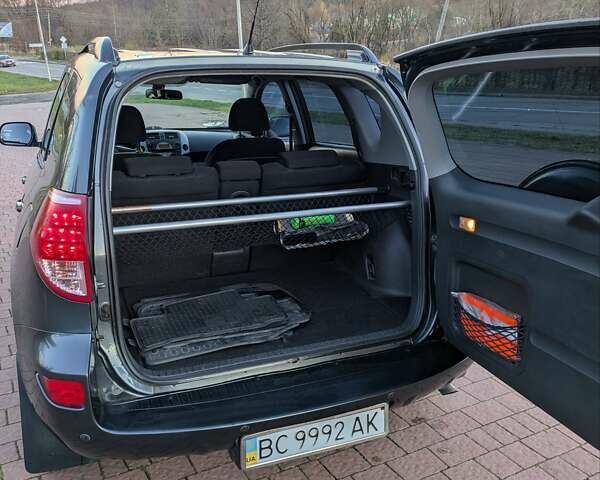 Сірий Тойота РАВ 4, об'ємом двигуна 2 л та пробігом 234 тис. км за 7950 $, фото 6 на Automoto.ua