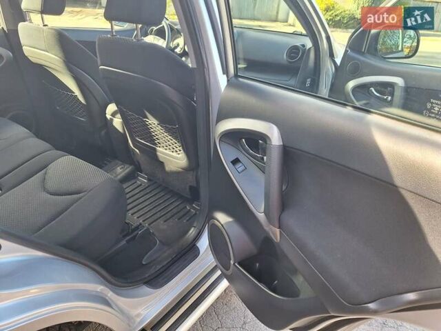 Серый Тойота РАВ 4, объемом двигателя 2 л и пробегом 146 тыс. км за 10600 $, фото 12 на Automoto.ua