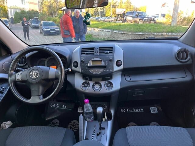 Сірий Тойота РАВ 4, об'ємом двигуна 2 л та пробігом 145 тис. км за 10500 $, фото 10 на Automoto.ua