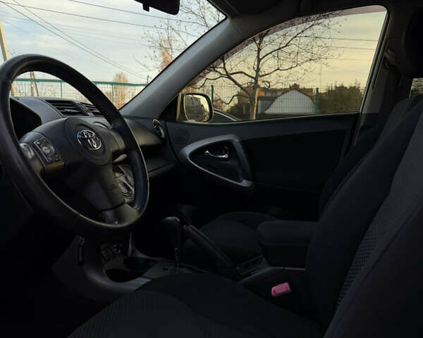 Сірий Тойота РАВ 4, об'ємом двигуна 2 л та пробігом 238 тис. км за 9999 $, фото 22 на Automoto.ua