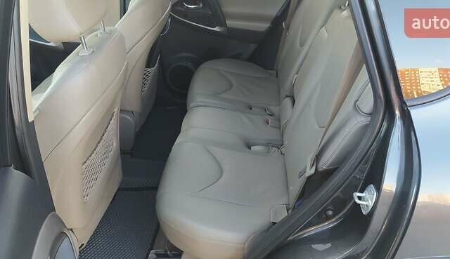 Серый Тойота РАВ 4, объемом двигателя 2.2 л и пробегом 255 тыс. км за 11500 $, фото 18 на Automoto.ua