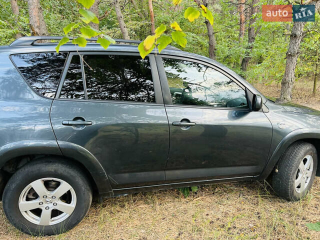 Серый Тойота РАВ 4, объемом двигателя 2.2 л и пробегом 300 тыс. км за 7300 $, фото 13 на Automoto.ua