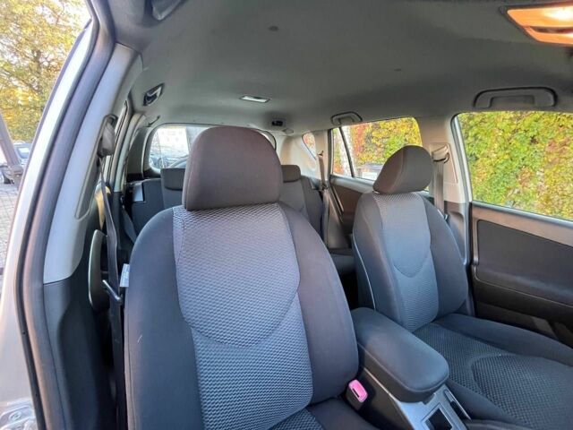 Сірий Тойота РАВ 4, об'ємом двигуна 2 л та пробігом 145 тис. км за 10500 $, фото 8 на Automoto.ua