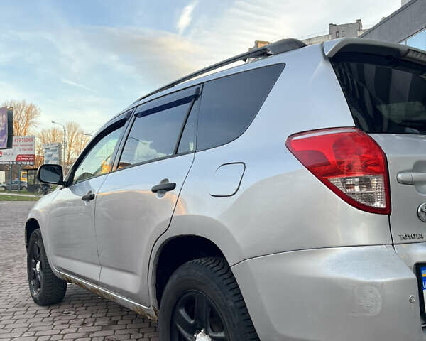 Серый Тойота РАВ 4, объемом двигателя 2.36 л и пробегом 213 тыс. км за 6400 $, фото 10 на Automoto.ua