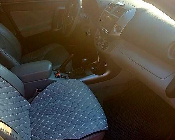 Серый Тойота РАВ 4, объемом двигателя 2.4 л и пробегом 270 тыс. км за 8400 $, фото 2 на Automoto.ua