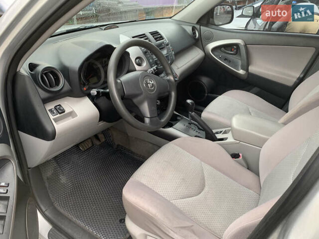 Серый Тойота РАВ 4, объемом двигателя 2.4 л и пробегом 290 тыс. км за 7495 $, фото 8 на Automoto.ua