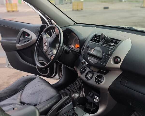 Серый Тойота РАВ 4, объемом двигателя 2 л и пробегом 424 тыс. км за 9000 $, фото 19 на Automoto.ua