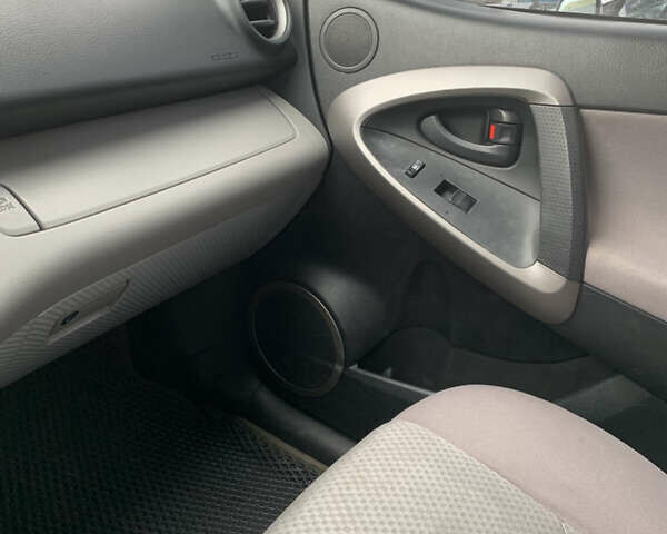 Серый Тойота РАВ 4, объемом двигателя 2.4 л и пробегом 290 тыс. км за 7495 $, фото 12 на Automoto.ua