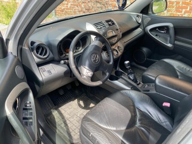 Сірий Тойота РАВ 4, об'ємом двигуна 2.2 л та пробігом 203 тис. км за 4800 $, фото 4 на Automoto.ua